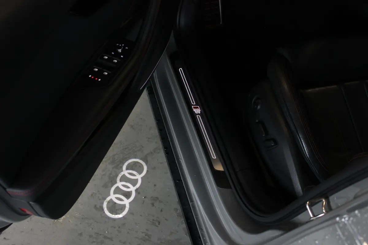 2.0 TFSI MHEV S-Line Black Edition Pano | Standkachel | Keyless | Trekhaak | Virtual Cockpit | RS4 Remmen | Leder | Stoelverw. | Adapt. Cruise | 20" LMV | Camera | PDC V+A