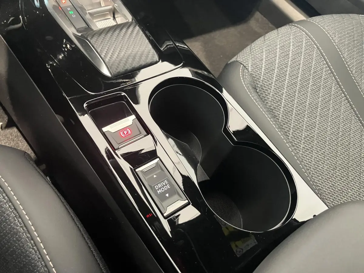 1.2 Hybrid 145 Allure | 21% AKTIE ! | APPLE CARPLAY & ANDROID AUTO | NAVIGATIE | VOL LED |