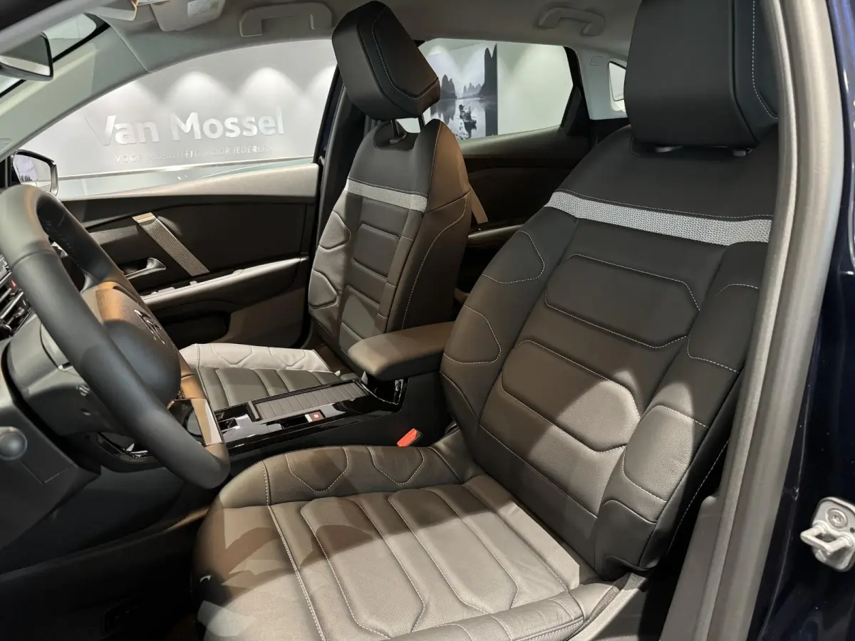 ë-Series 54 kWh | 180 graden camera | Parkeersensoren | Navigatie | Apple/Android Carplay | Massage stoelen |