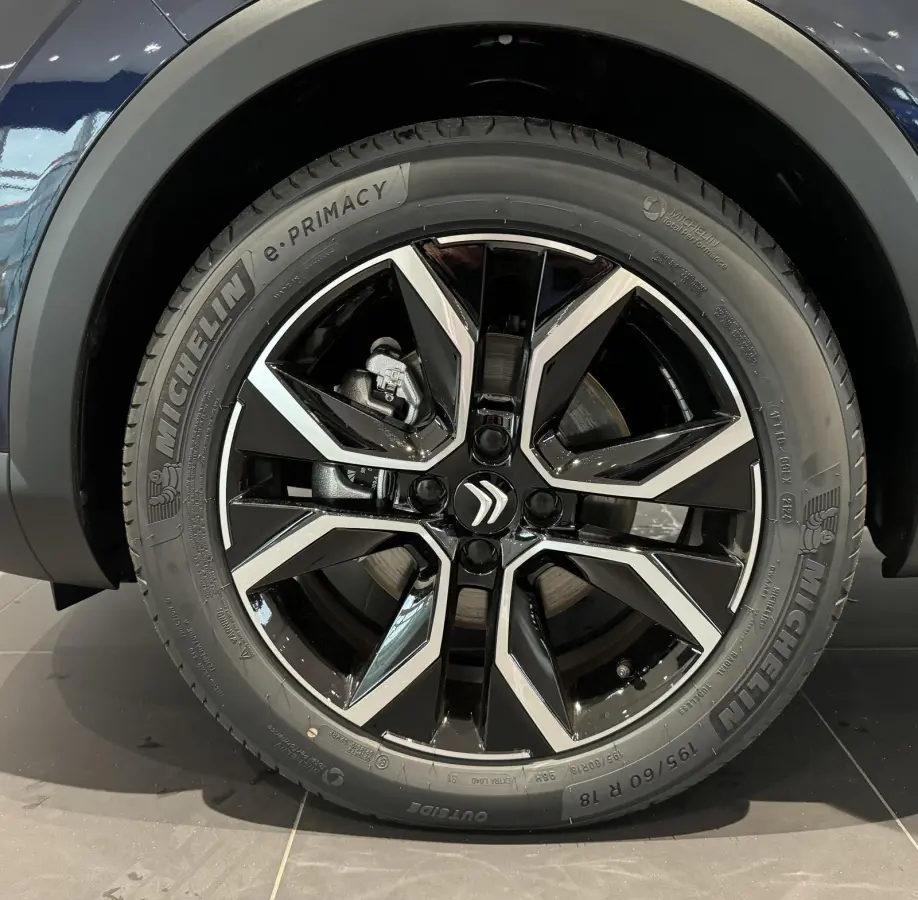 ë-Series 54 kWh | 180 graden camera | Parkeersensoren | Navigatie | Apple/Android Carplay | Massage stoelen |