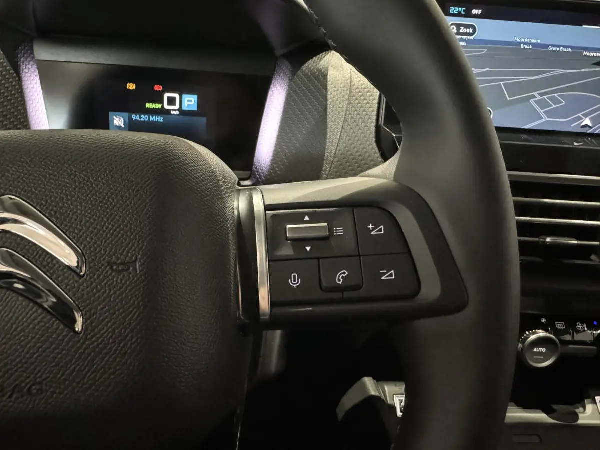 ë-Series 54 kWh | 180 graden camera | Parkeersensoren | Navigatie | Apple/Android Carplay | Massage stoelen |
