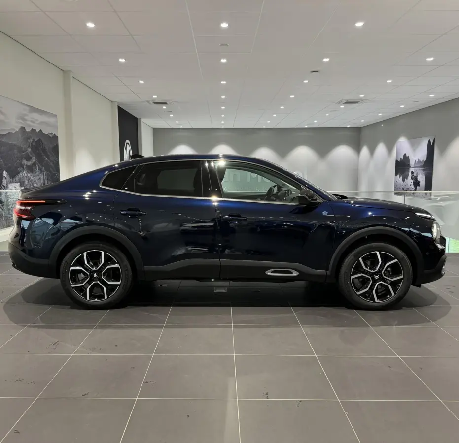 ë-Series 54 kWh | 180 graden camera | Parkeersensoren | Navigatie | Apple/Android Carplay | Massage stoelen |