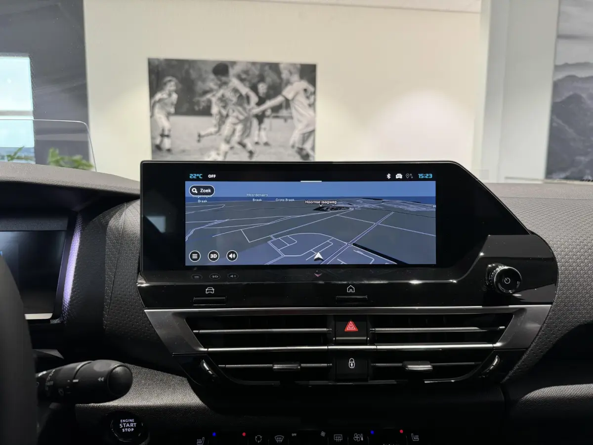 ë-Series 54 kWh | 180 graden camera | Parkeersensoren | Navigatie | Apple/Android Carplay | Massage stoelen |