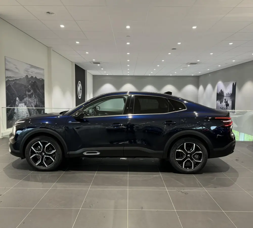 ë-Series 54 kWh | 180 graden camera | Parkeersensoren | Navigatie | Apple/Android Carplay | Massage stoelen |