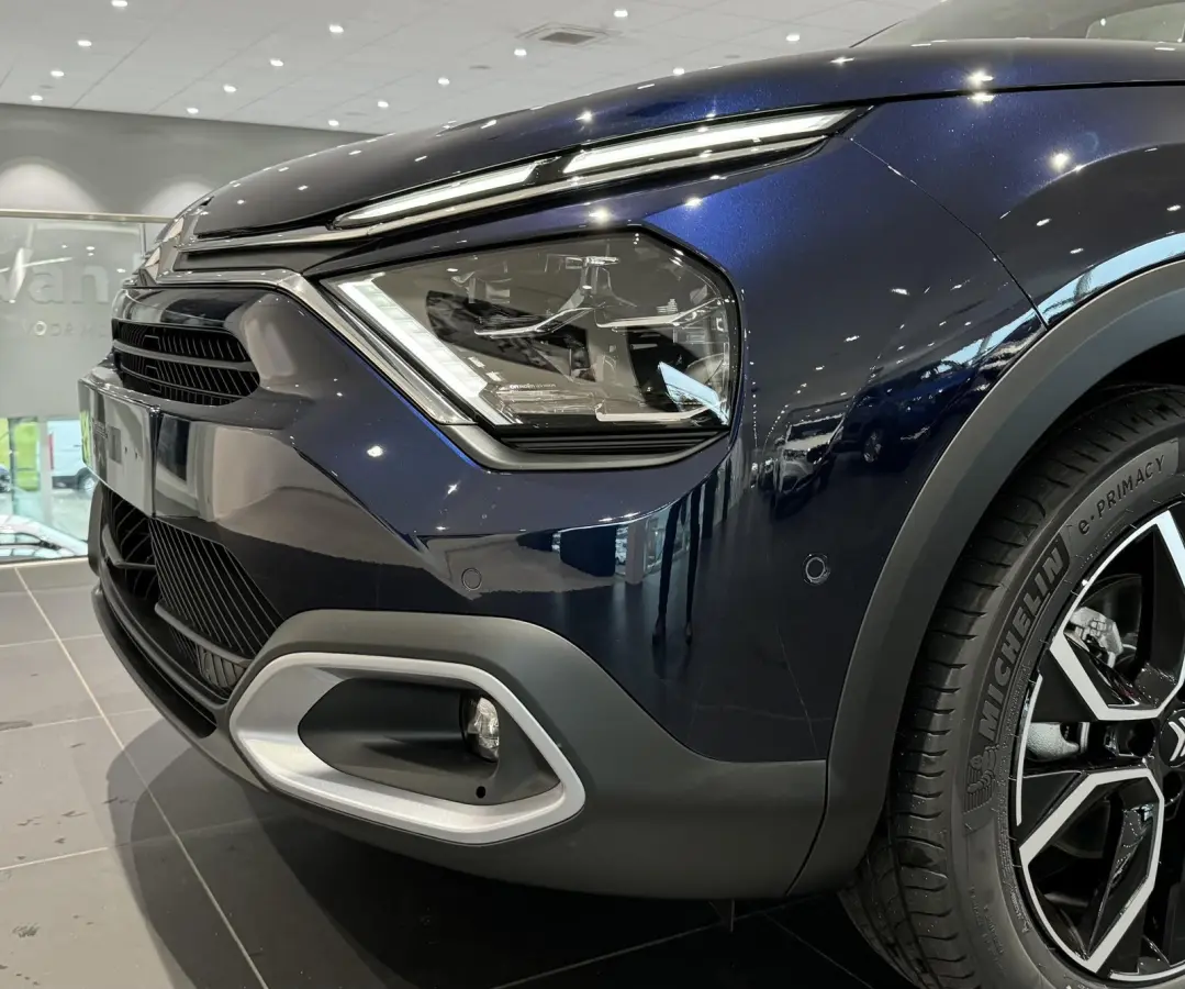 ë-Series 54 kWh | 180 graden camera | Parkeersensoren | Navigatie | Apple/Android Carplay | Massage stoelen |