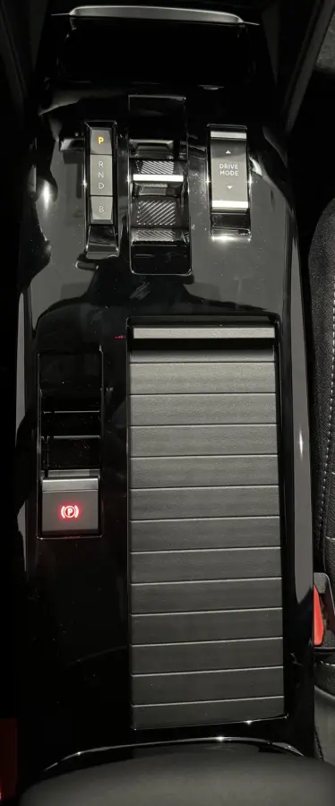 ë-Series 54 kWh | 180 graden camera | Parkeersensoren | Navigatie | Apple/Android Carplay | Massage stoelen |