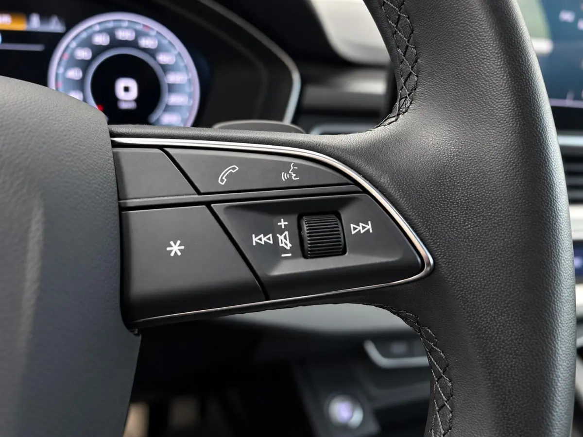 40 TFSI 204pk Pro Line Navigatie Apple CarPlay Android Auto Parkeerhulp  Adaptive Cruise Control Stoelverwamring Full led Leder Elektrisch bedienbare achterklep Climate Control Lichtmetalen 