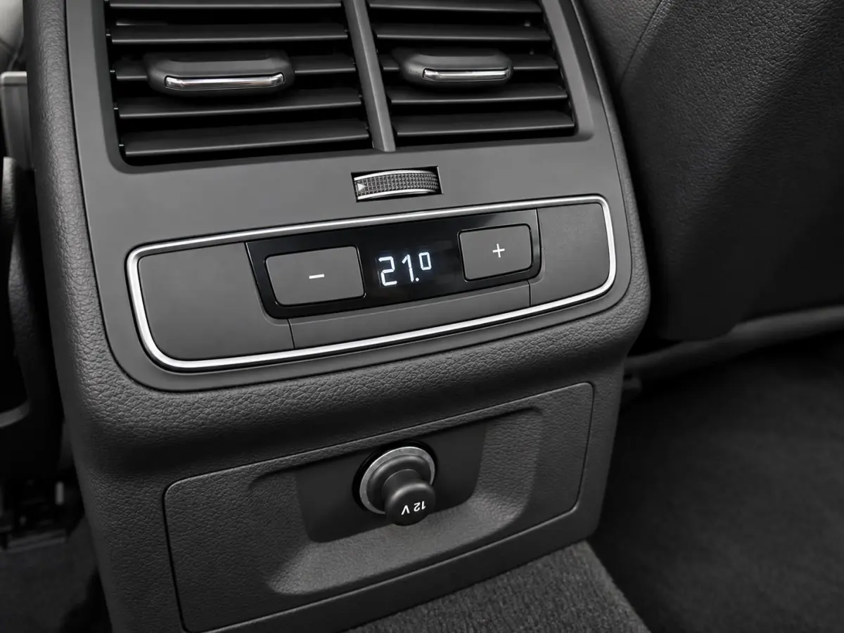 40 TFSI 204pk Pro Line Navigatie Apple CarPlay Android Auto Parkeerhulp  Adaptive Cruise Control Stoelverwamring Full led Leder Elektrisch bedienbare achterklep Climate Control Lichtmetalen 