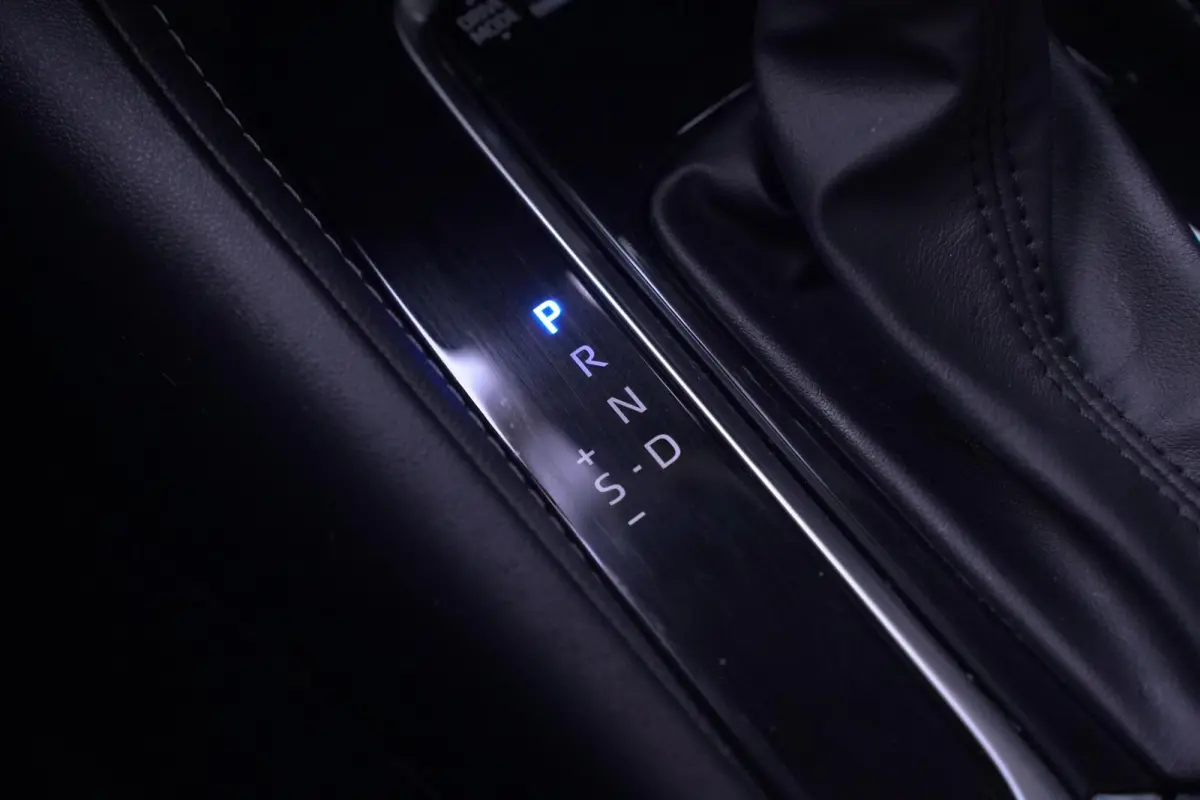Hybrid 200 Business Plus navigatie camera stoel/stuur-verwarming half-lederen bekleding apple-carplay private-glas lane-assist groot-licht assist stuurbediening