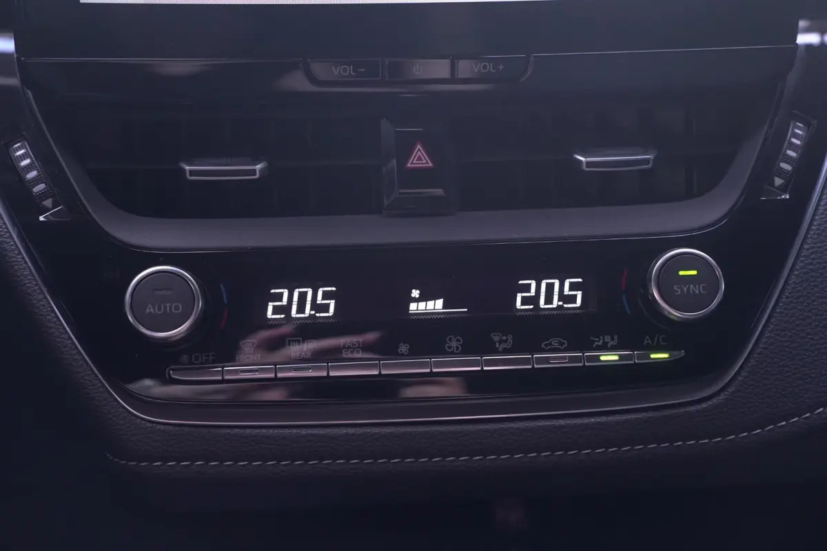 Hybrid 200 Business Plus navigatie camera stoel/stuur-verwarming half-lederen bekleding apple-carplay private-glas lane-assist groot-licht assist stuurbediening