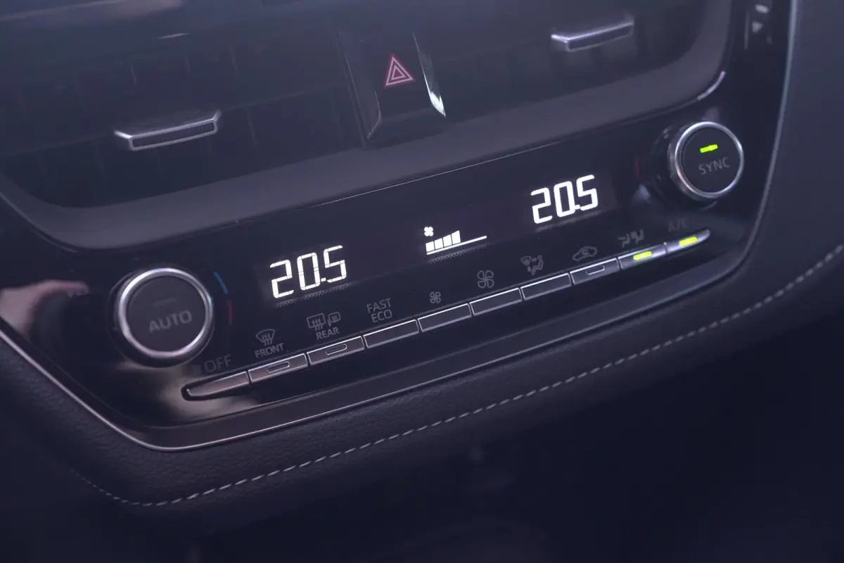 Hybrid 200 Business Plus navigatie camera stoel/stuur-verwarming half-lederen bekleding apple-carplay private-glas lane-assist groot-licht assist stuurbediening