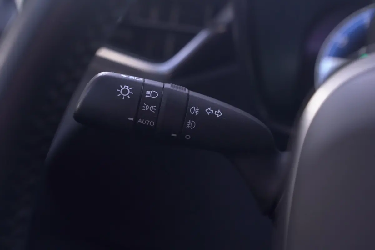 Hybrid 200 Business Plus navigatie camera stoel/stuur-verwarming half-lederen bekleding apple-carplay private-glas lane-assist groot-licht assist stuurbediening