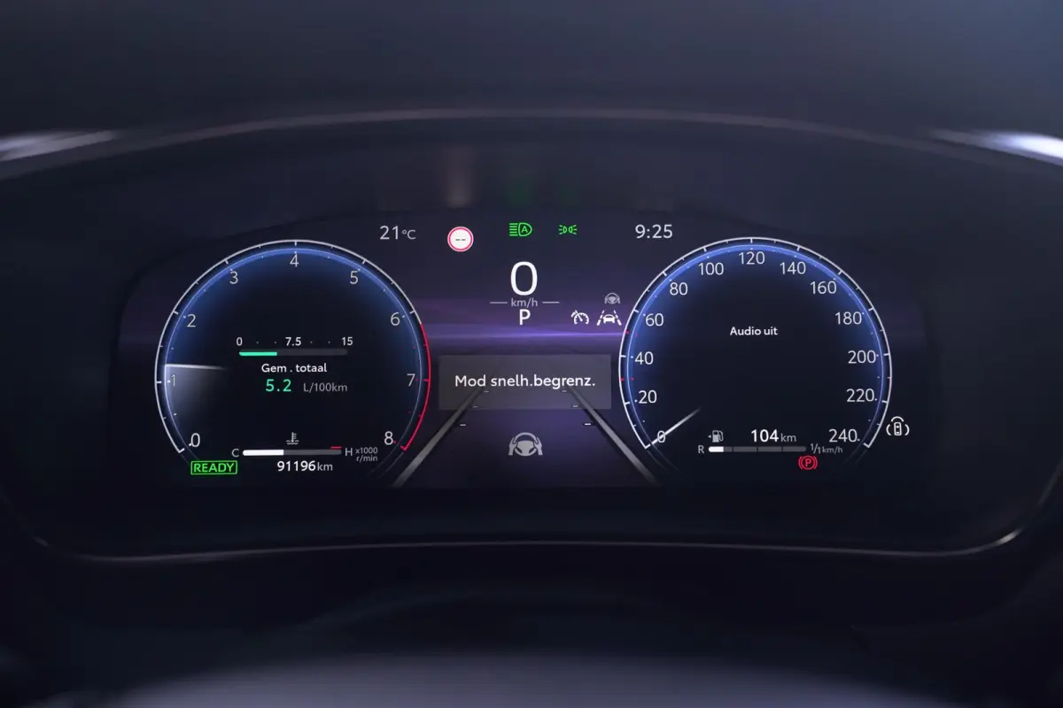 Hybrid 200 Business Plus navigatie camera stoel/stuur-verwarming half-lederen bekleding apple-carplay private-glas lane-assist groot-licht assist stuurbediening