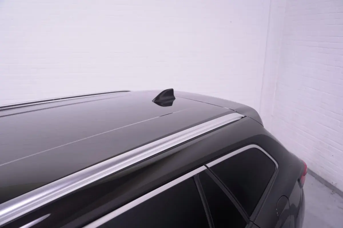 Hybrid 200 Business Plus navigatie camera stoel/stuur-verwarming half-lederen bekleding apple-carplay private-glas lane-assist groot-licht assist stuurbediening
