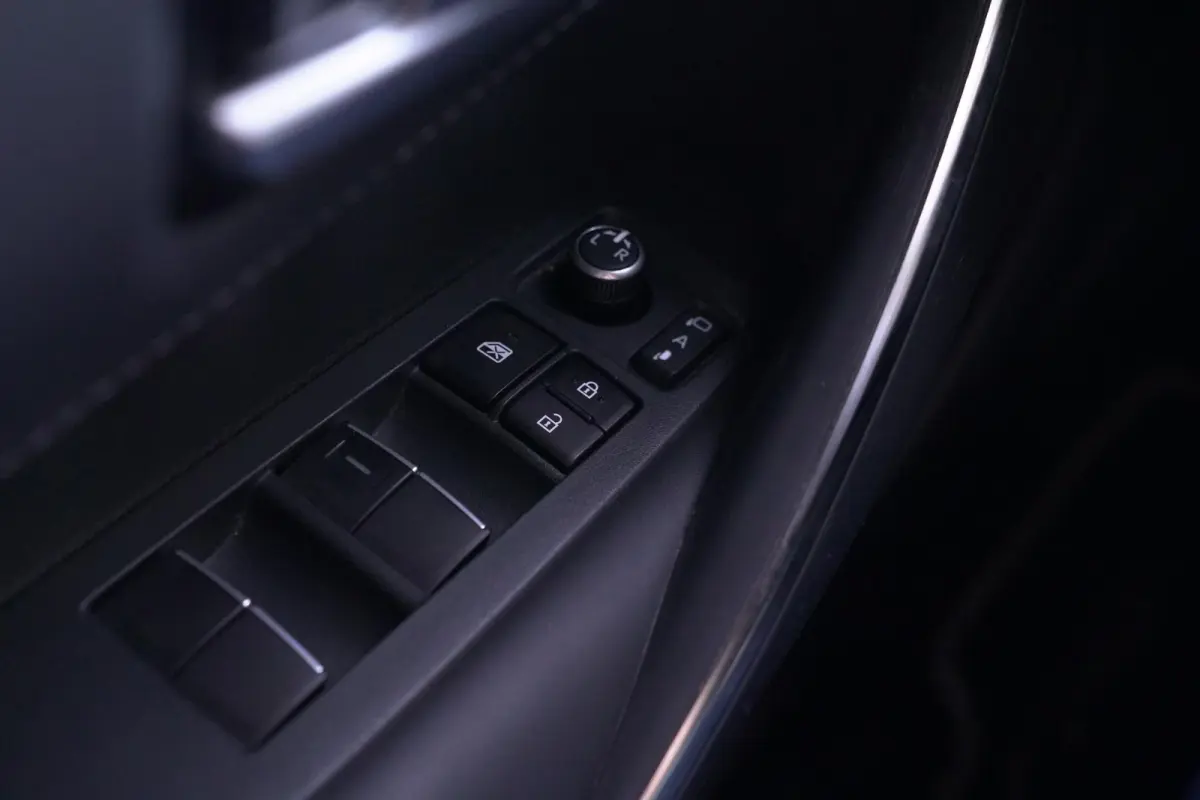 Hybrid 200 Business Plus navigatie camera stoel/stuur-verwarming half-lederen bekleding apple-carplay private-glas lane-assist groot-licht assist stuurbediening