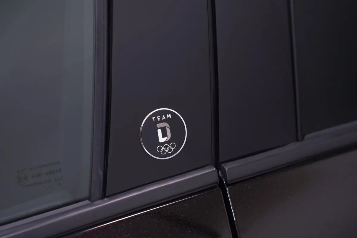Hybrid 200 Business Plus navigatie camera stoel/stuur-verwarming half-lederen bekleding apple-carplay private-glas lane-assist groot-licht assist stuurbediening