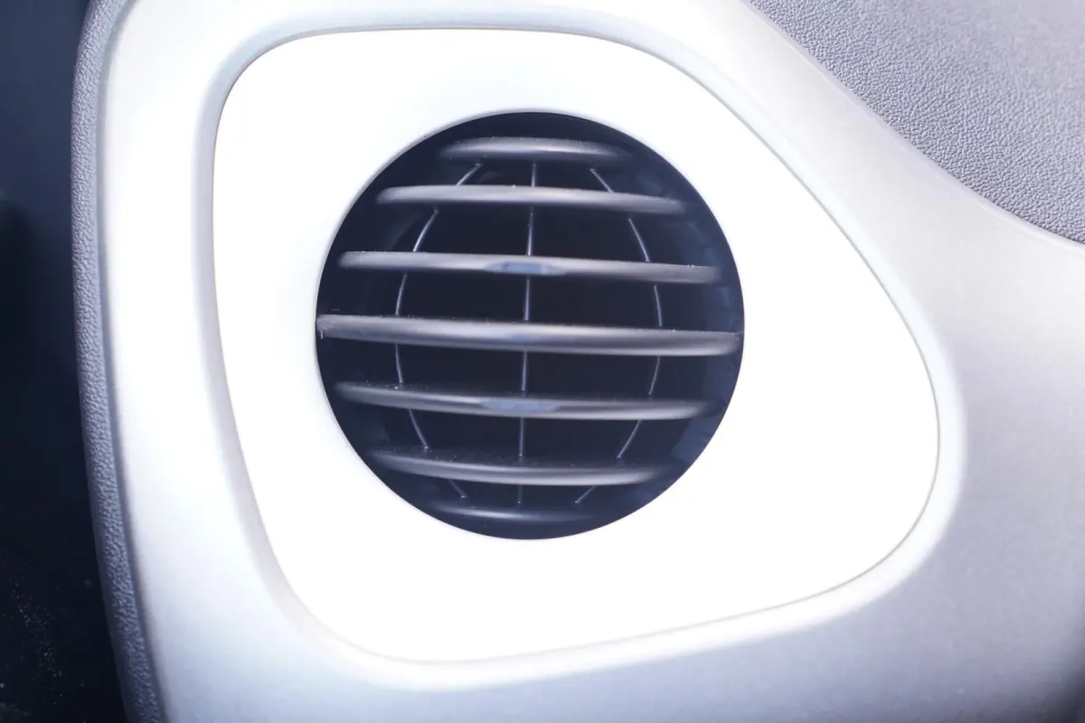 1.2 PureTech Shine airco bleutooth stuurbediening stoelverwarming 4-seizoen-banden cruise-controle spiegels electrisch verstelbaar cv met sleutel