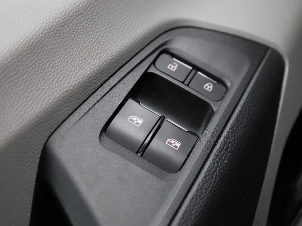 L3H3 Business 72 kWh | Airco | Stoelverwarming | Apple/Android Carplay | DAB+ | Multifunctioneel Stuurwiel | Cruise Control | Achteruitrijcamera | Parkeersensoren Voor + Achter |