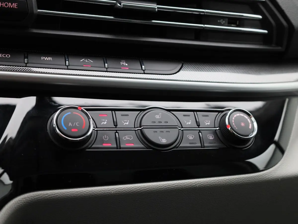 L3H3 Business 72 kWh | Airco | Stoelverwarming | Apple/Android Carplay | DAB+ | Multifunctioneel Stuurwiel | Cruise Control | Achteruitrijcamera | Parkeersensoren Voor + Achter |