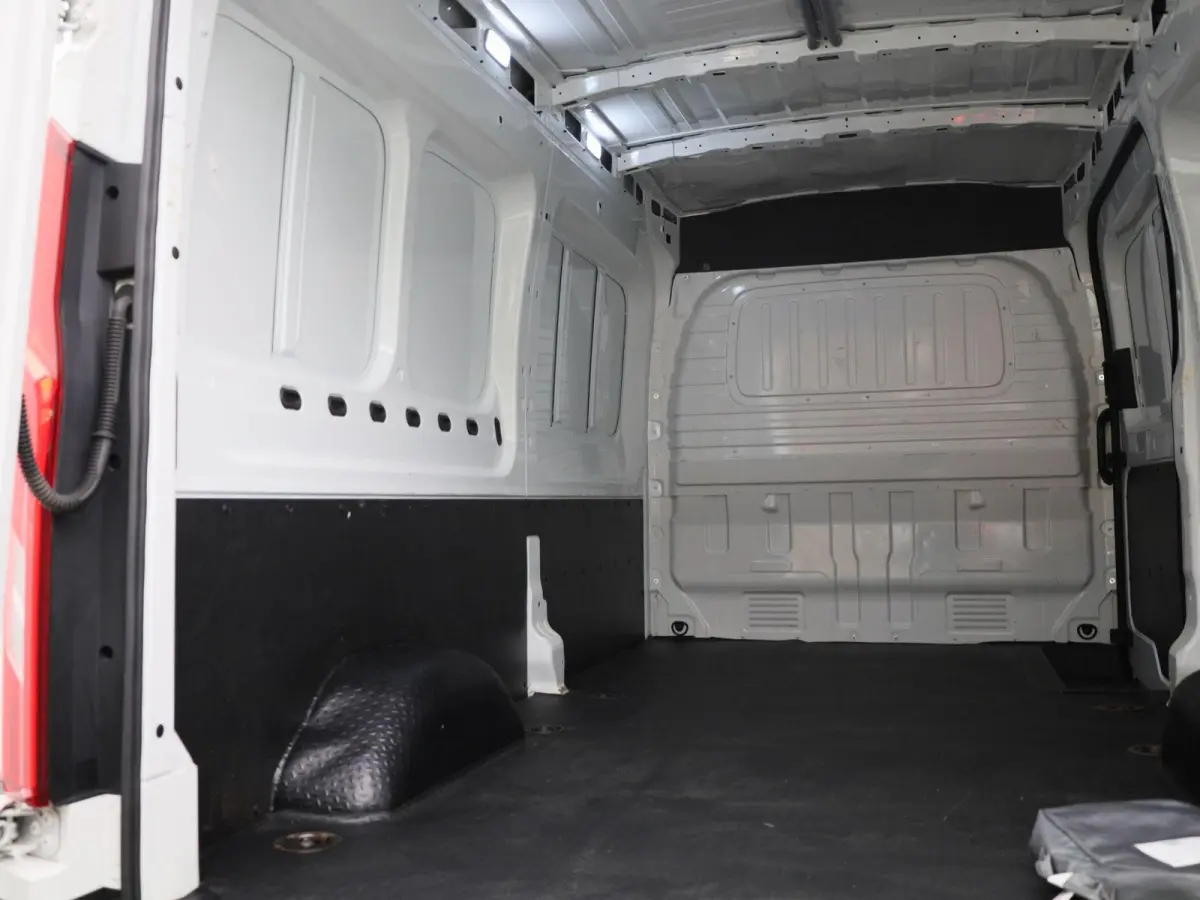L3H3 Business 72 kWh | Airco | Stoelverwarming | Apple/Android Carplay | DAB+ | Multifunctioneel Stuurwiel | Cruise Control | Achteruitrijcamera | Parkeersensoren Voor + Achter |