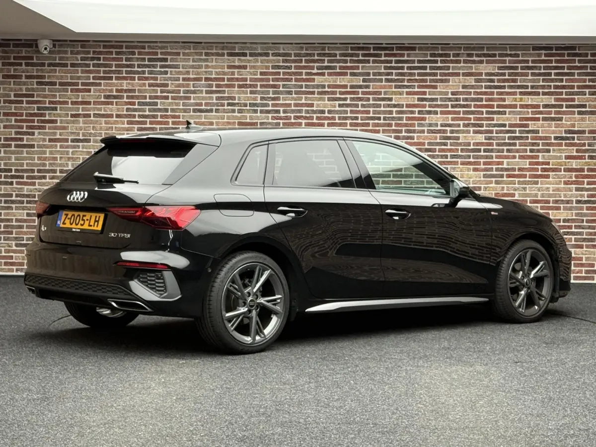 30 1.0TFSI 110PK S-line Stoelverwarming | Adaptieve cruise | Parkeersensoren | Apple Carplay/Android Auto