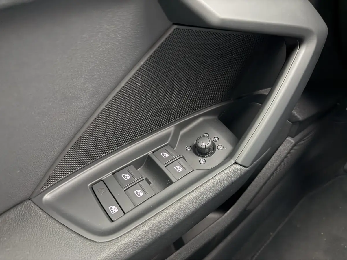 30 1.0TFSI 110PK S-line Stoelverwarming | Adaptieve cruise | Parkeersensoren | Apple Carplay/Android Auto