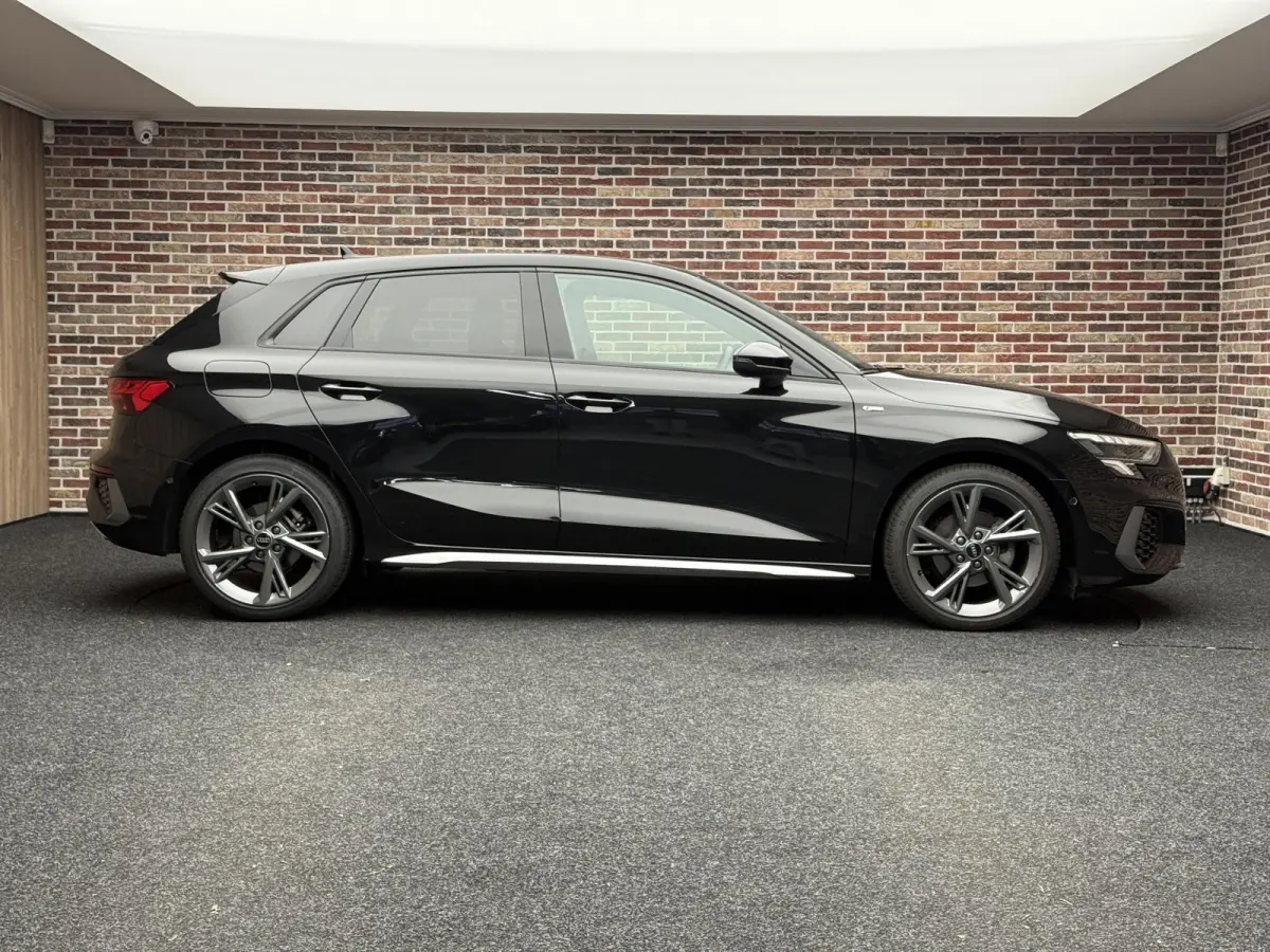 30 1.0TFSI 110PK S-line Stoelverwarming | Adaptieve cruise | Parkeersensoren | Apple Carplay/Android Auto