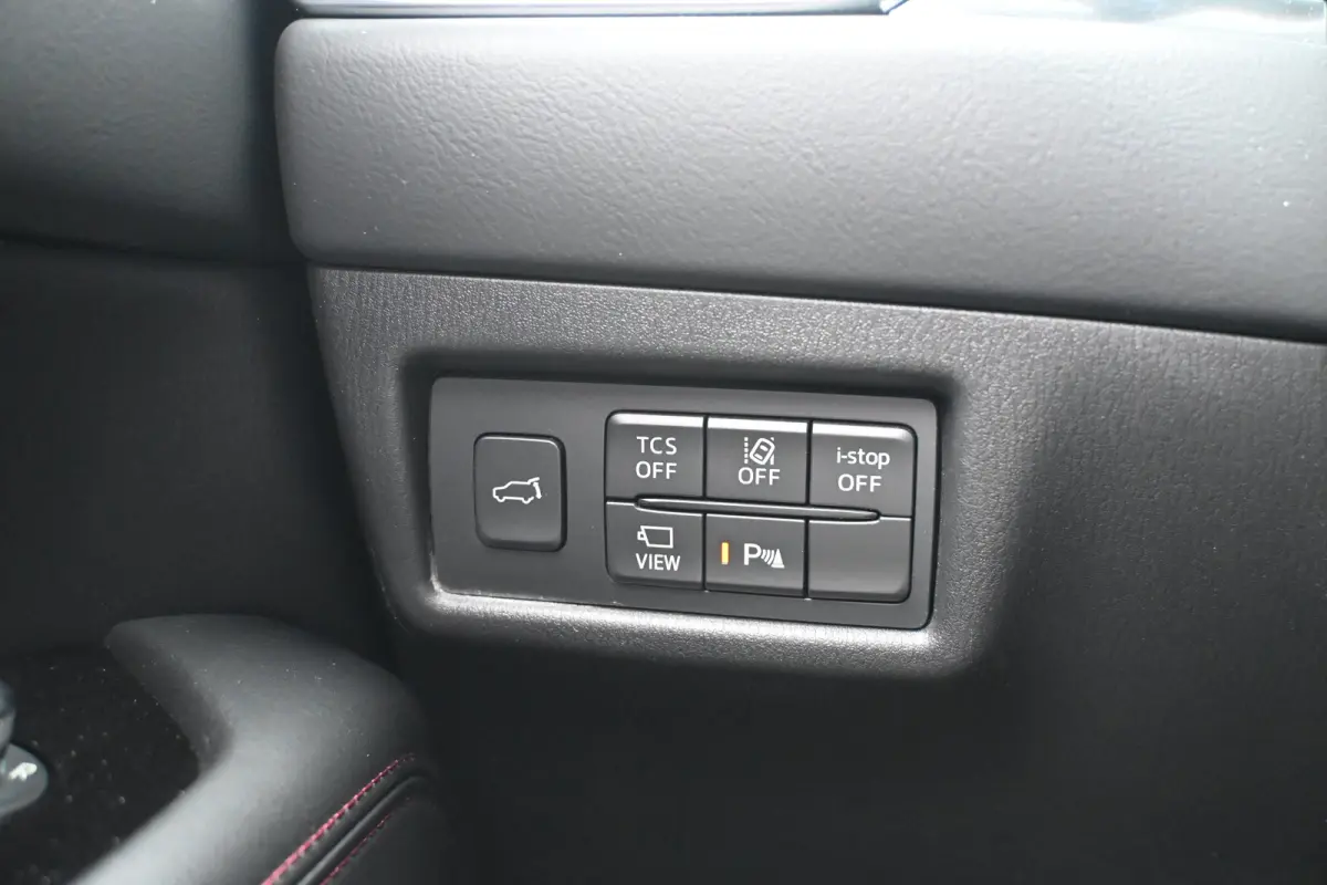 2.0 SkyActiv-G 165 Homura | Alcantara | 360 Camera | HUD | Dodehoekdetectie | Elektr. Stoelen | Stoelverwarming | !!