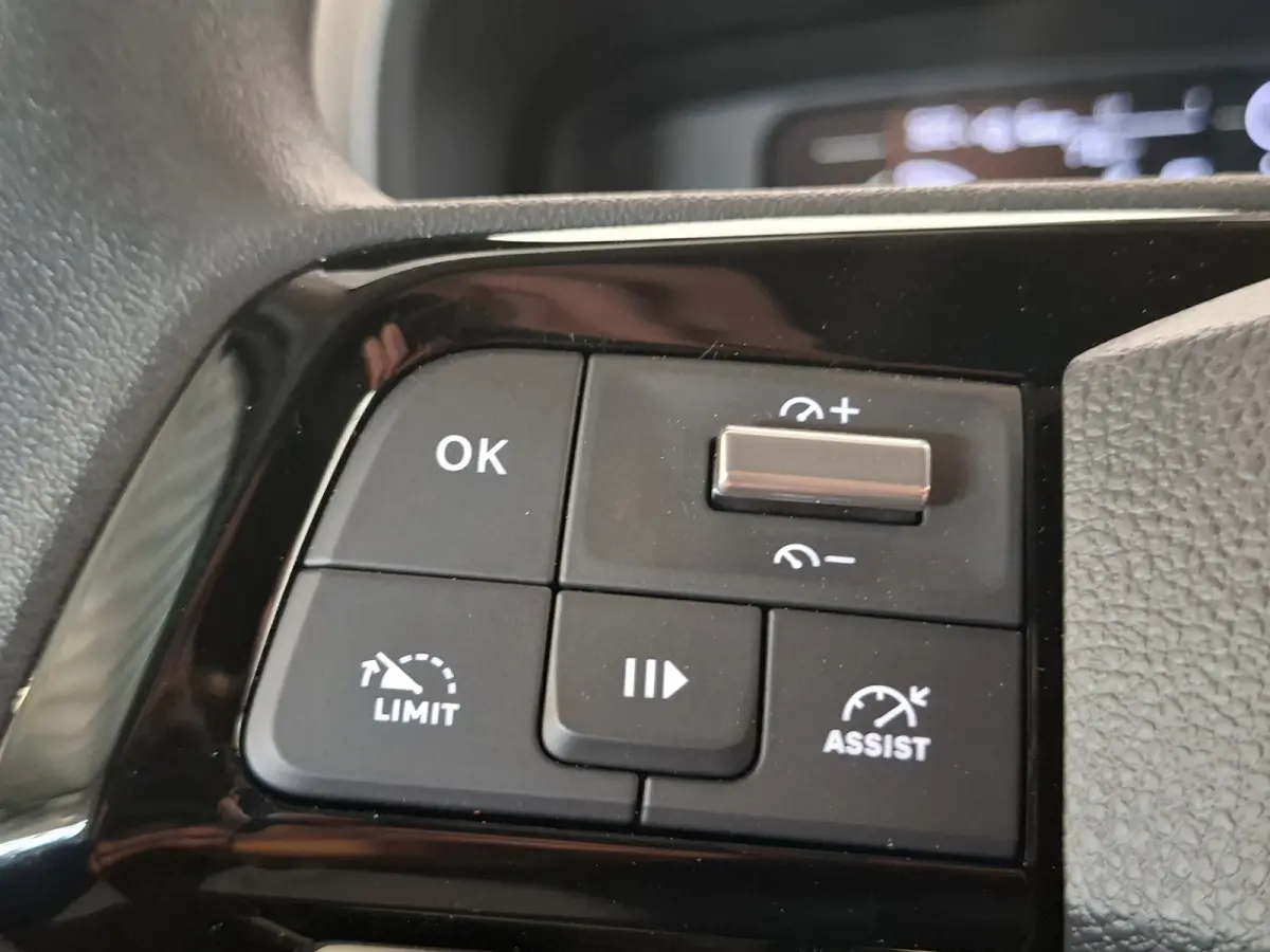 Comfort 50 kWh | Android/Apple Carplay | Achteruitrijcamera | Cruise Control | Airco | PDC Achter |