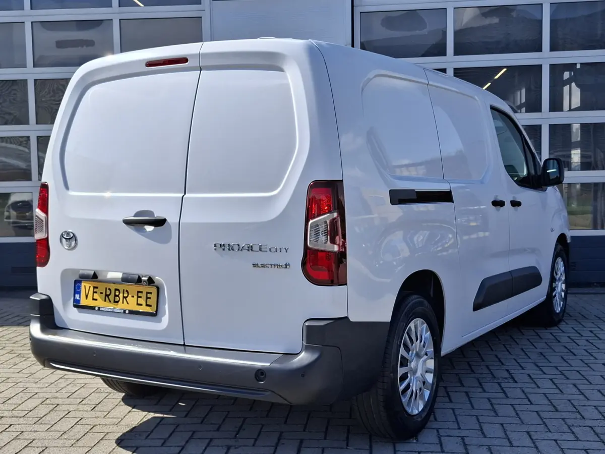 Comfort 50 kWh | Android/Apple Carplay | Achteruitrijcamera | Cruise Control | Airco | PDC Achter |