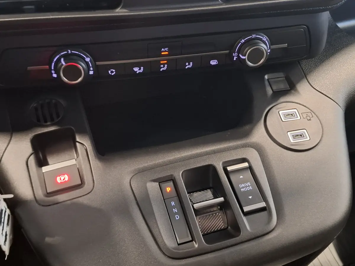 Comfort 50 kWh | Android/Apple Carplay | Achteruitrijcamera | Cruise Control | Airco | PDC Achter |
