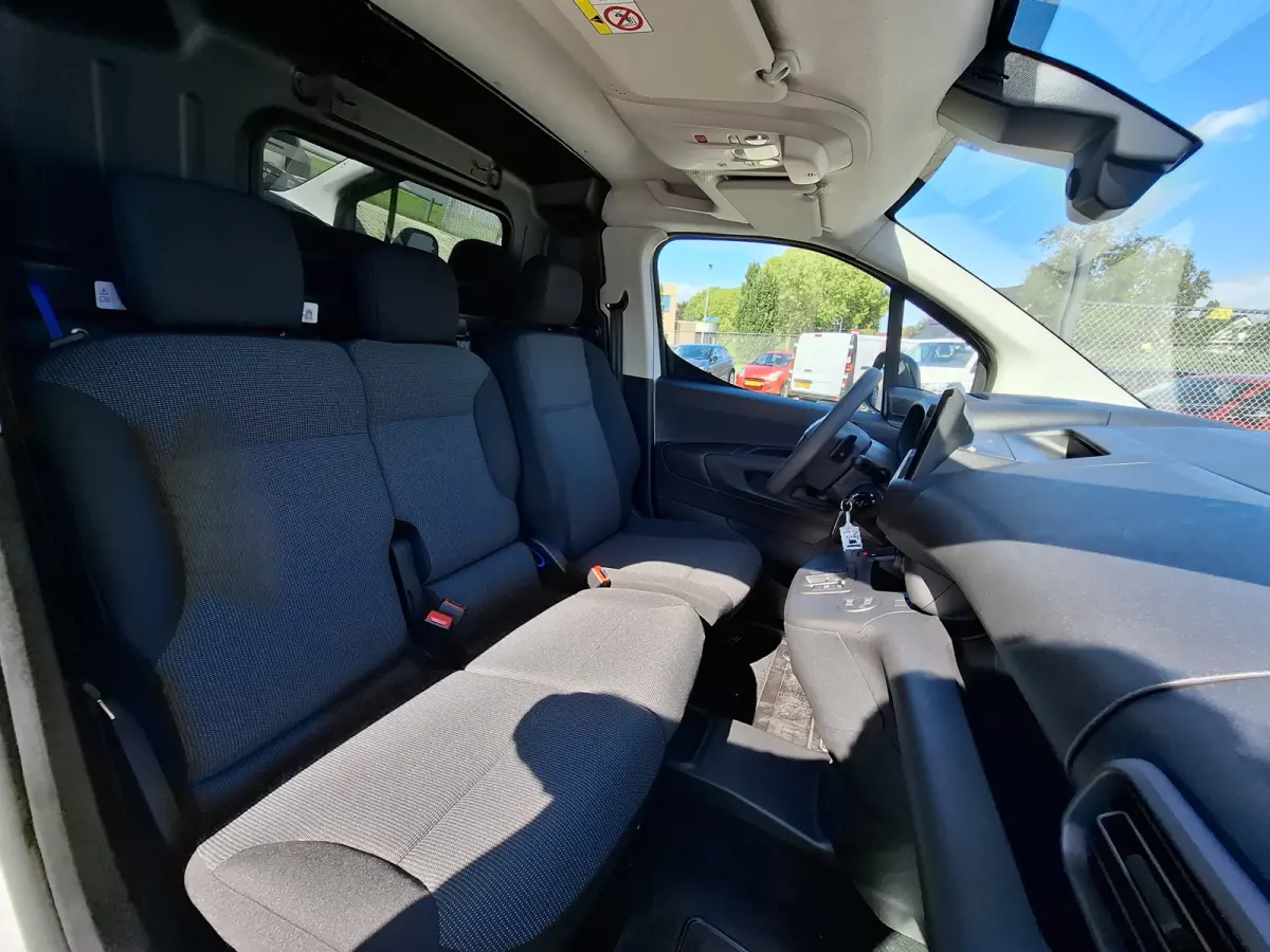 Comfort 50 kWh | Android/Apple Carplay | Achteruitrijcamera | Cruise Control | Airco | PDC Achter |