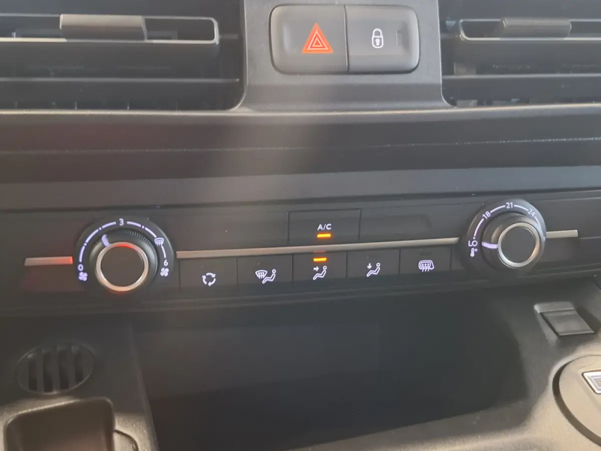 Comfort 50 kWh | Android/Apple Carplay | Achteruitrijcamera | Cruise Control | Airco | PDC Achter |
