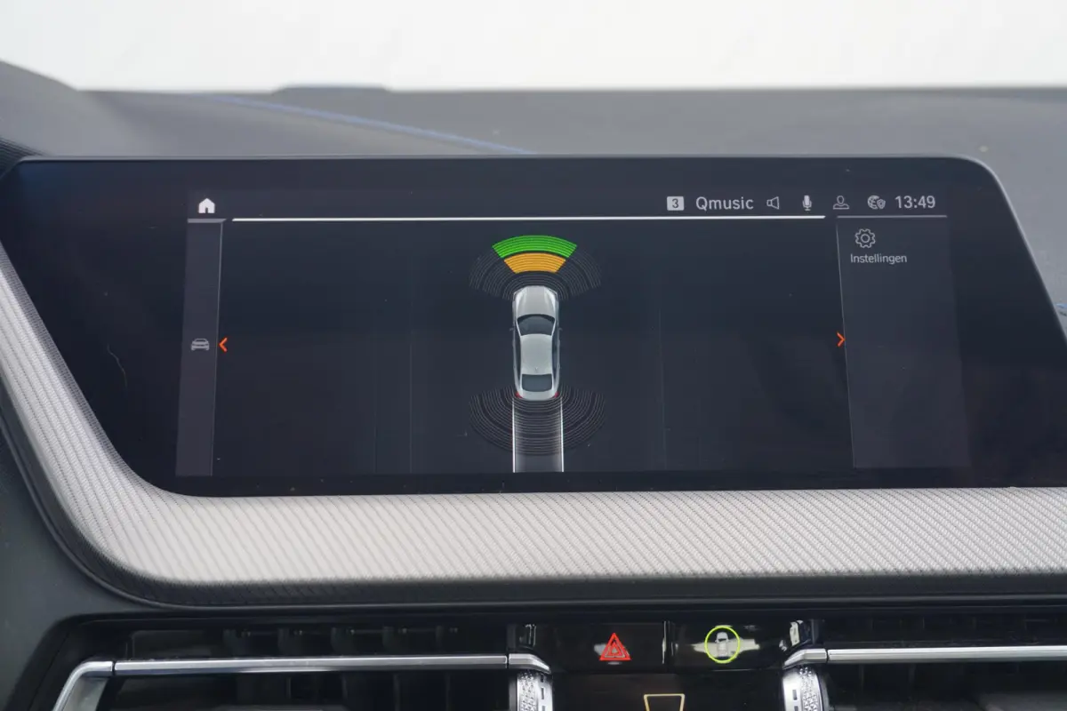 218i Executive M Sport | Elektrisch verwarmde voorstoelen | Cruise control | M Sport Steering