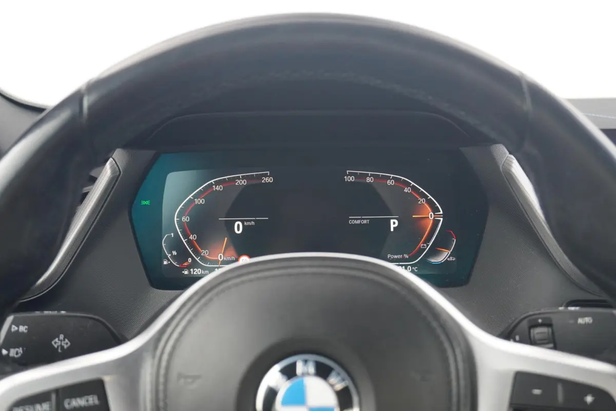 218i Executive M Sport | Elektrisch verwarmde voorstoelen | Cruise control | M Sport Steering