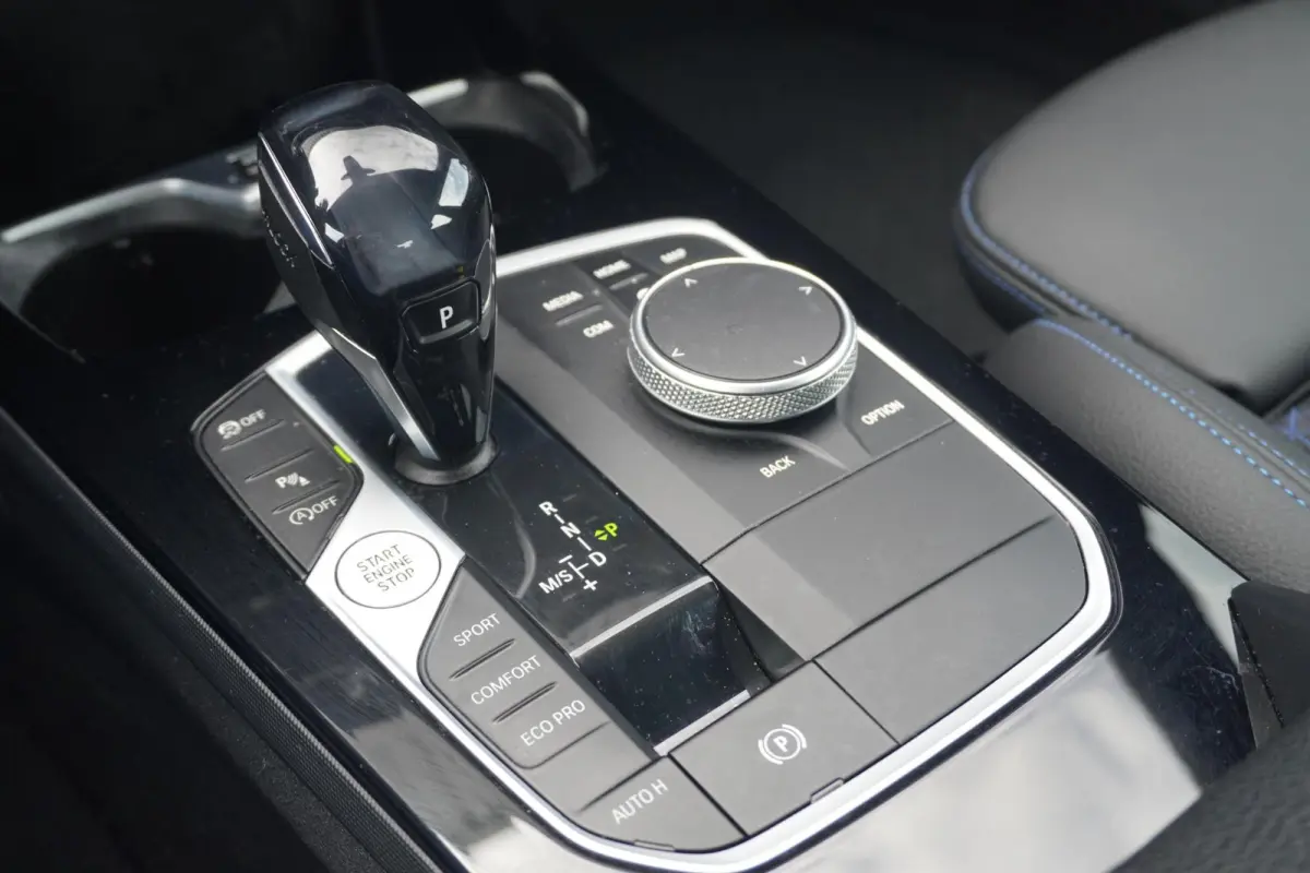 218i Executive M Sport | Elektrisch verwarmde voorstoelen | Cruise control | M Sport Steering