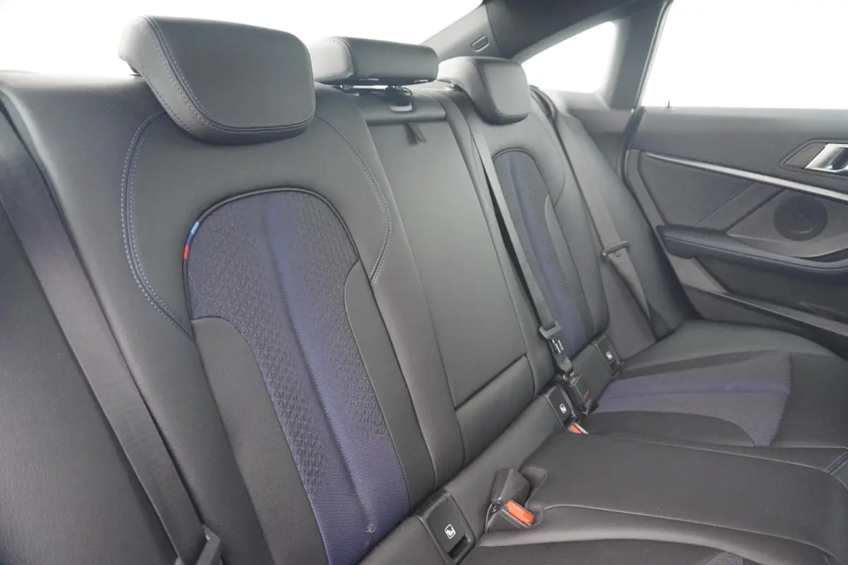 218i Executive M Sport | Elektrisch verwarmde voorstoelen | Cruise control | M Sport Steering