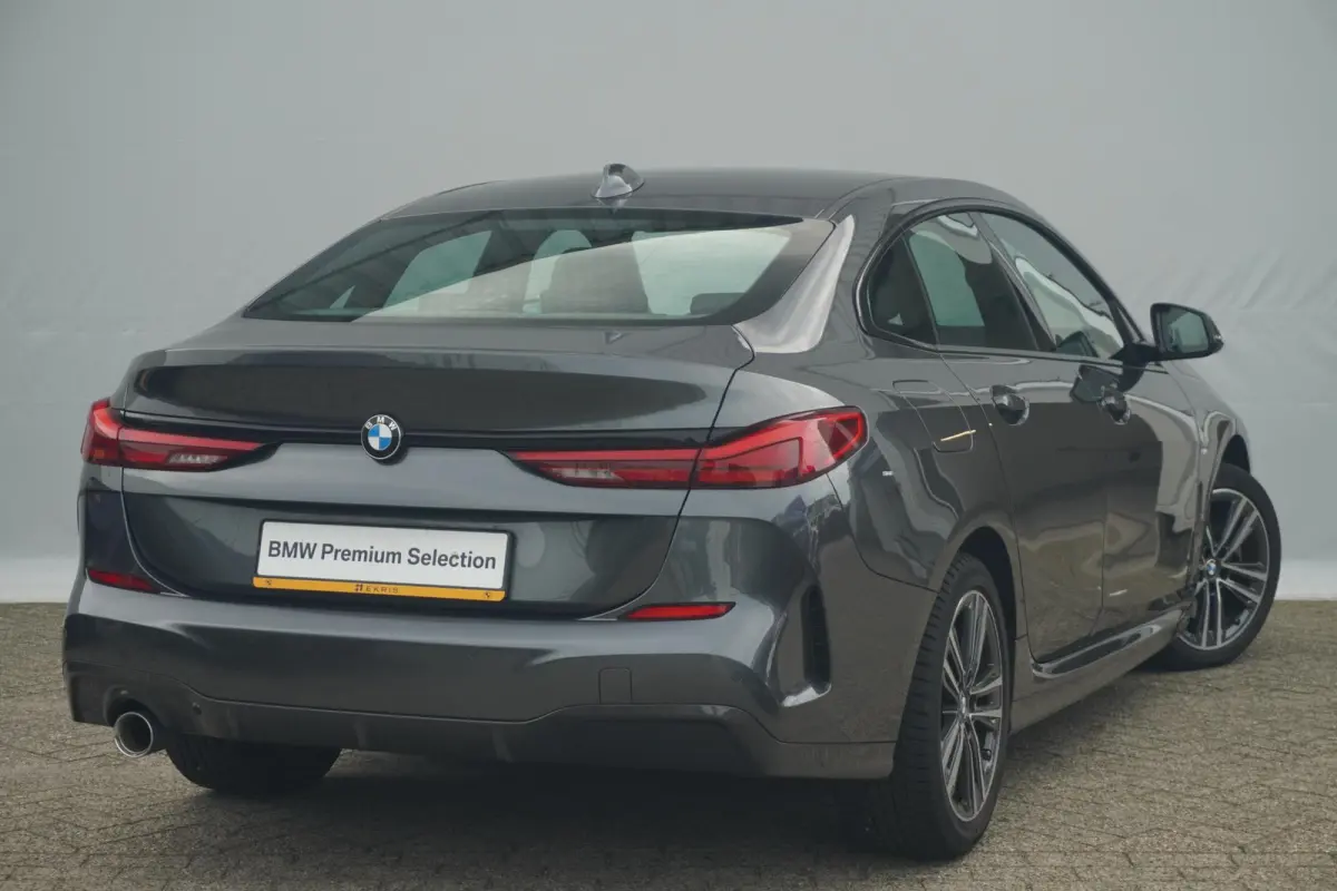 218i Executive M Sport | Elektrisch verwarmde voorstoelen | Cruise control | M Sport Steering