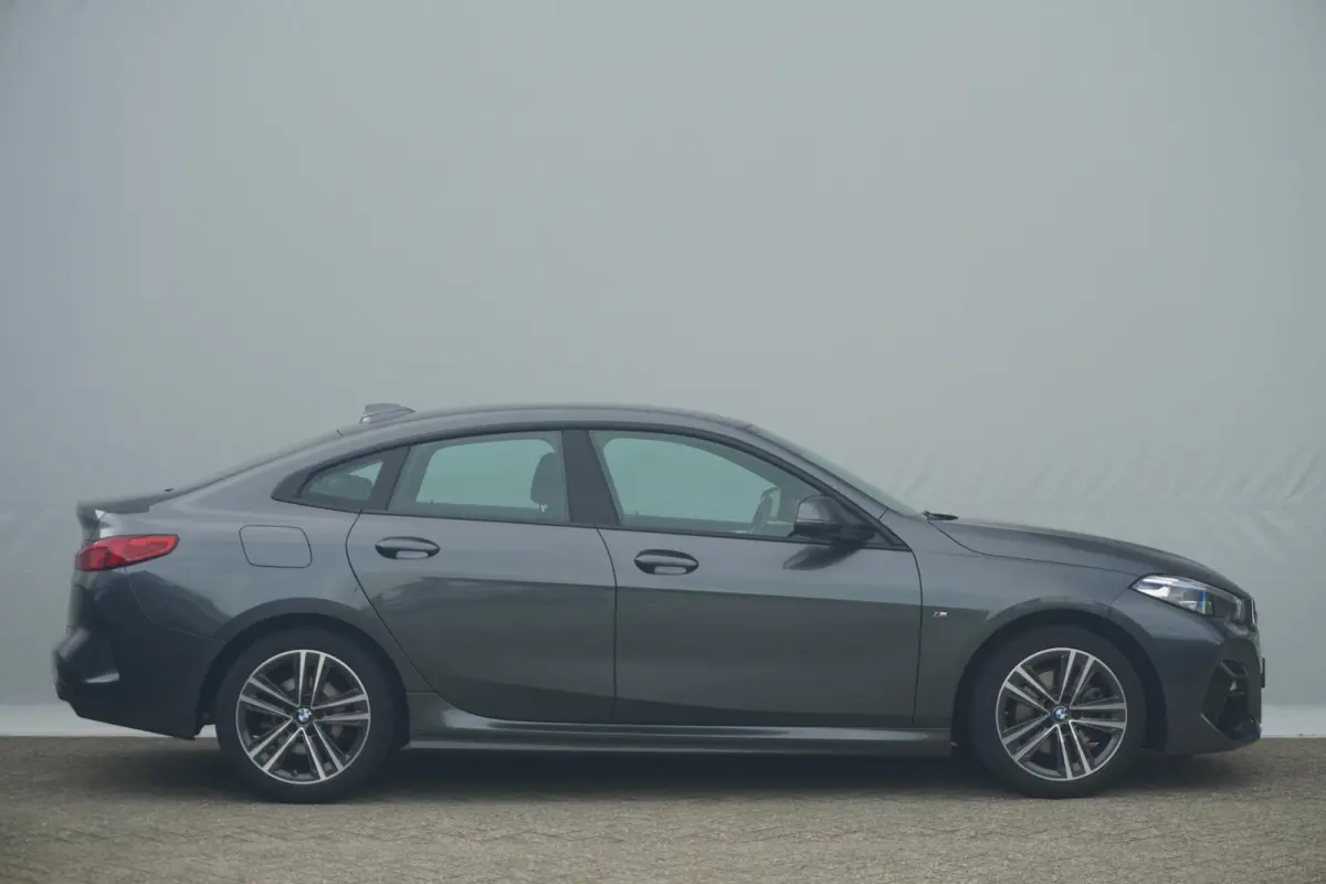 218i Executive M Sport | Elektrisch verwarmde voorstoelen | Cruise control | M Sport Steering