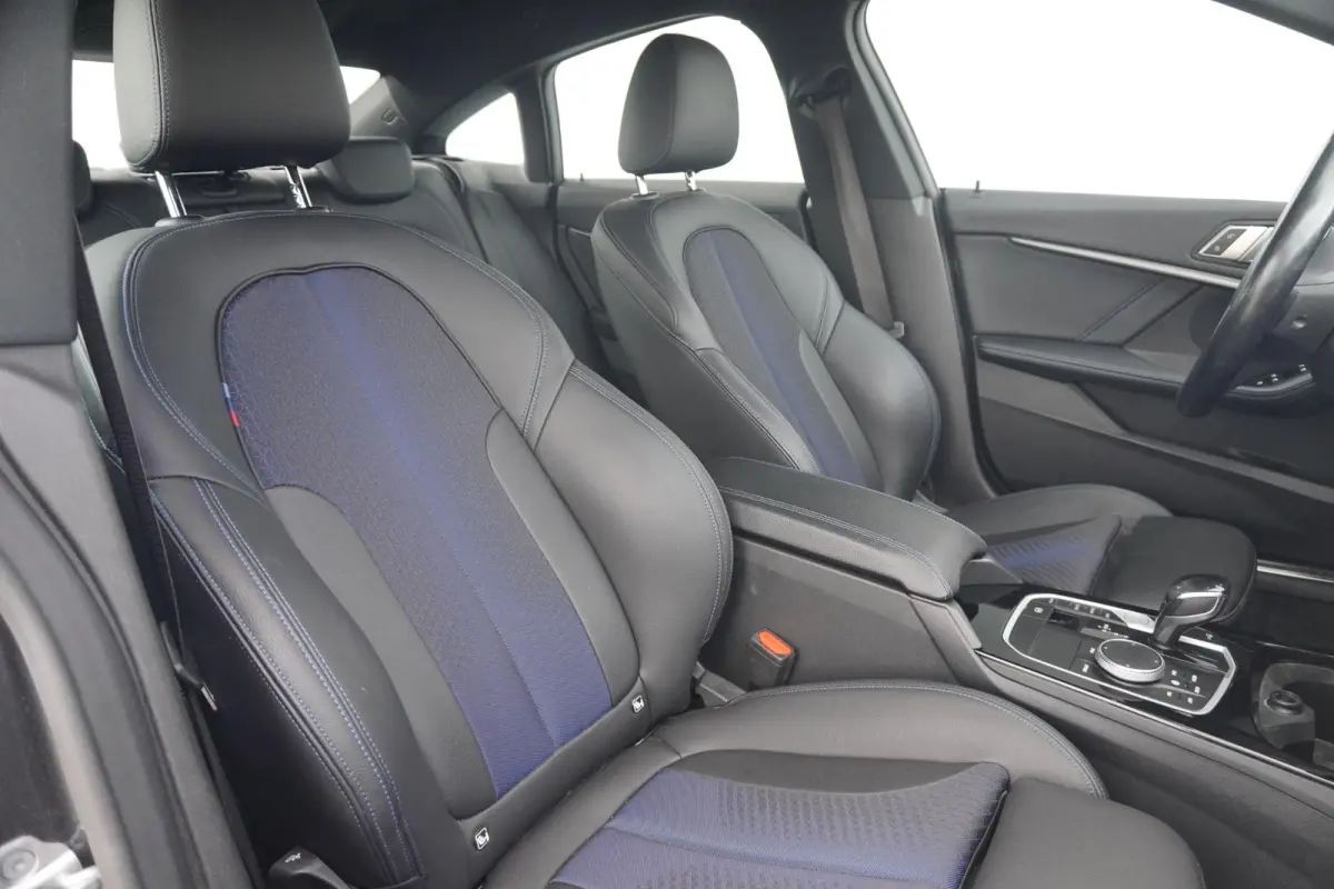 218i Executive M Sport | Elektrisch verwarmde voorstoelen | Cruise control | M Sport Steering