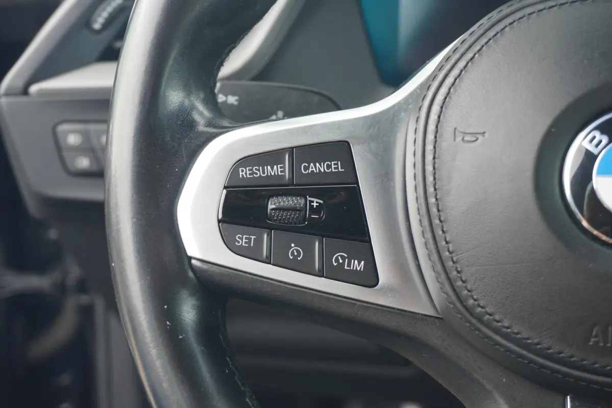 218i Executive M Sport | Elektrisch verwarmde voorstoelen | Cruise control | M Sport Steering
