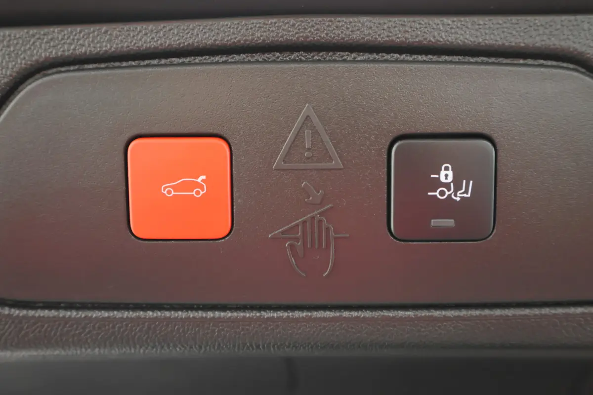 1.6 Turbo Plug-In Hybrid Elegance Virtual Cockpit, ACC, Camera, Apple Carplay, DAB, Climate, LED, Rijstrooksensor, 18''