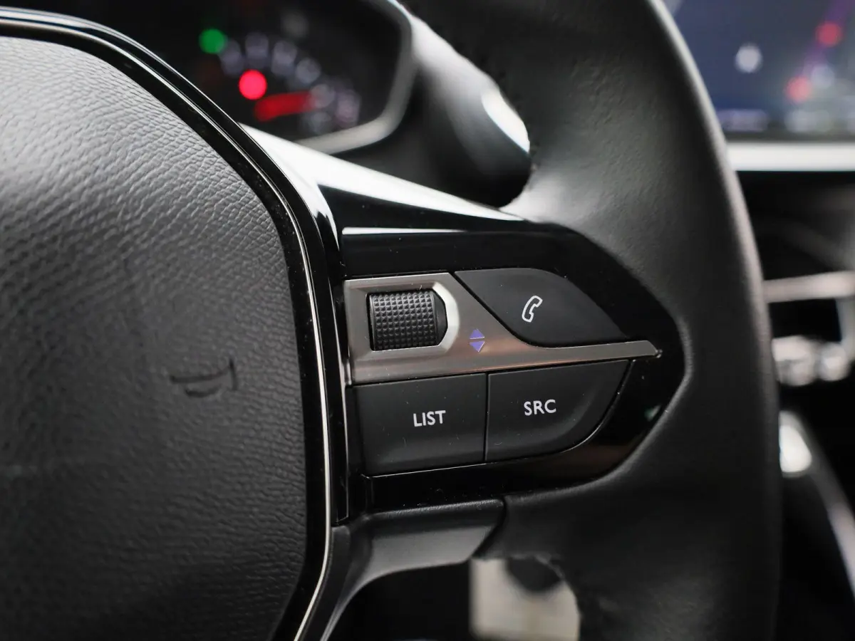 1.2 PureTech Active | Apple Carplay / Android Auto | Cruise Control | Achteruitrijcamera | Parkeersensoren |