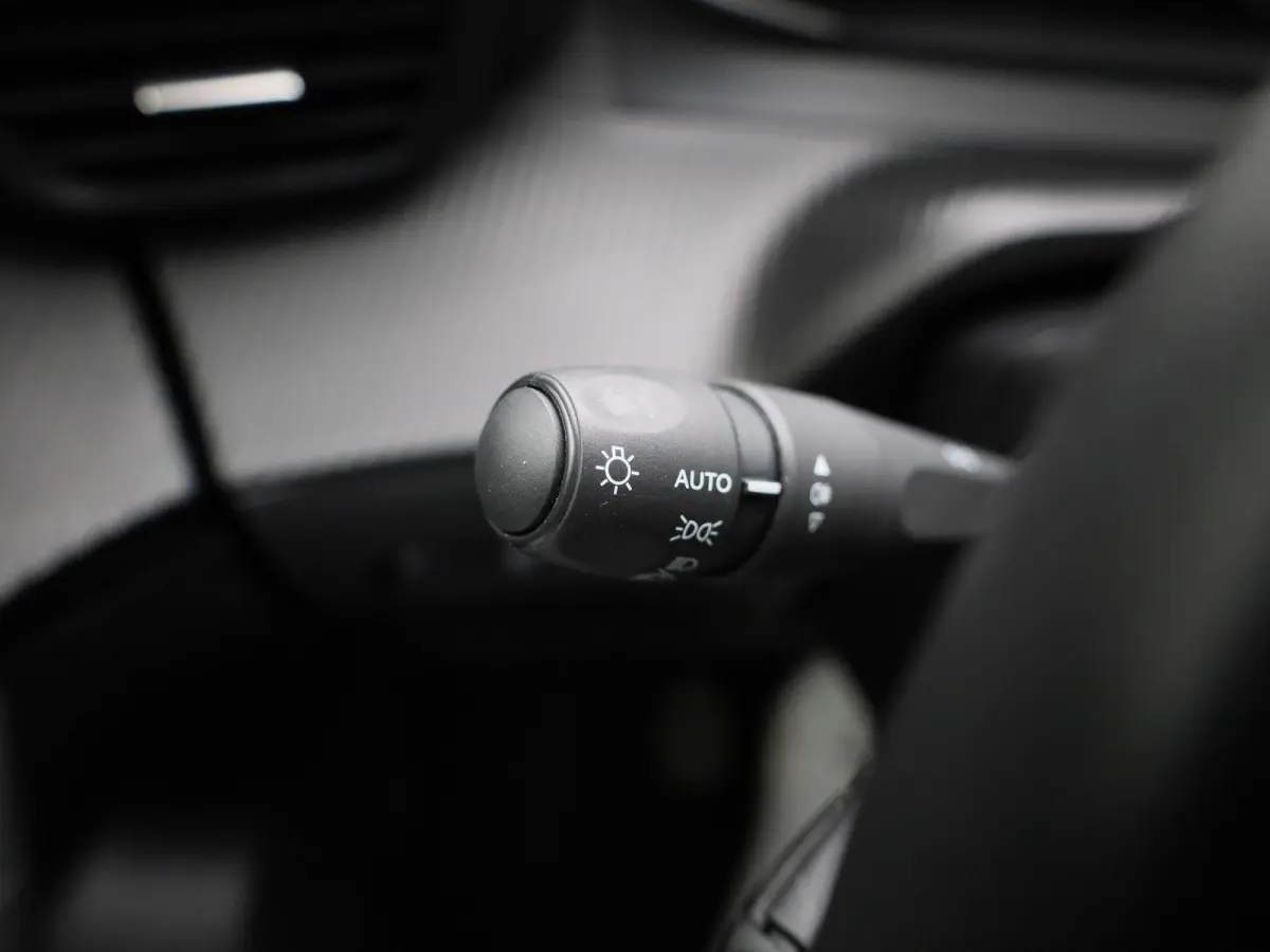 1.2 PureTech Active | Apple Carplay / Android Auto | Cruise Control | Achteruitrijcamera | Parkeersensoren |