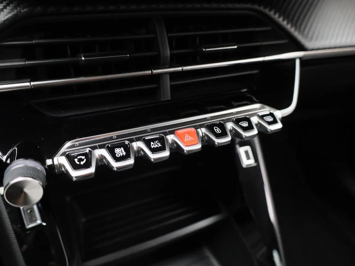 1.2 PureTech Active | Apple Carplay / Android Auto | Cruise Control | Achteruitrijcamera | Parkeersensoren |
