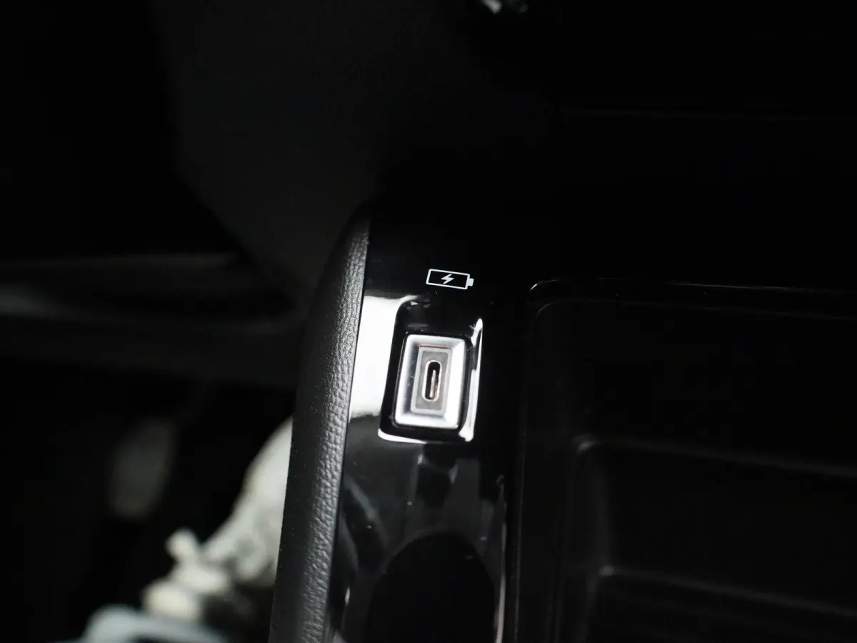 1.2 PureTech Active | Apple Carplay / Android Auto | Cruise Control | Achteruitrijcamera | Parkeersensoren |