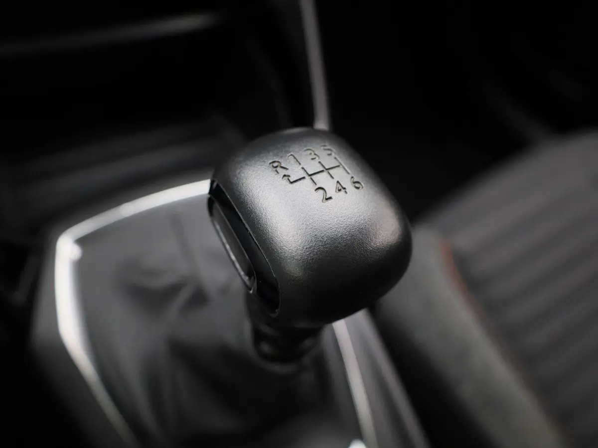 1.2 PureTech Active | Apple Carplay / Android Auto | Cruise Control | Achteruitrijcamera | Parkeersensoren |