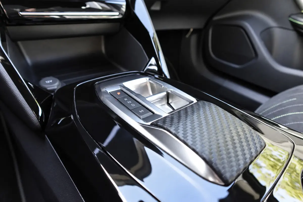 1.2 Hybrid 136 GT PANO KEYLESS 360