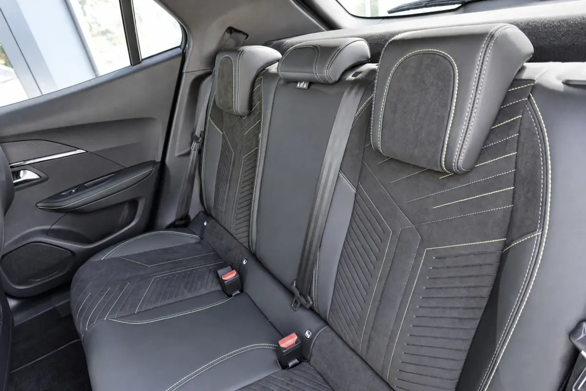 1.2 Hybrid 136 GT PANO KEYLESS 360