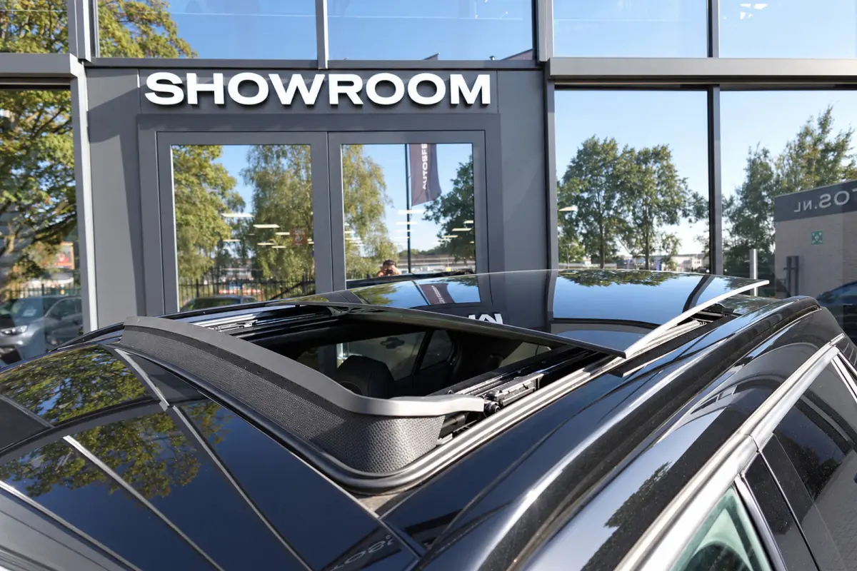 1.2 Hybrid 136 GT PANO KEYLESS 360